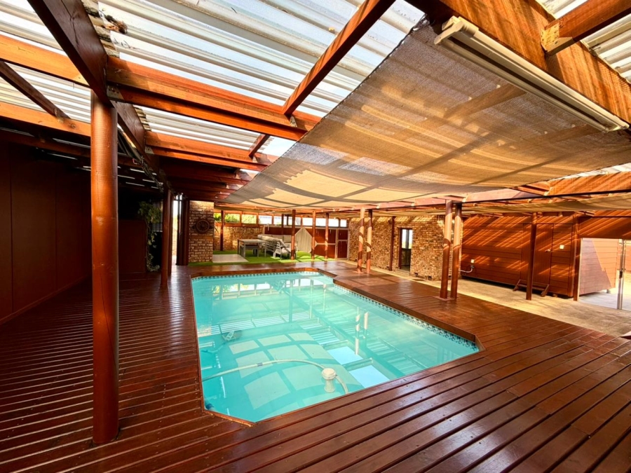 4 Bedroom Property for Sale in Herolds Bay Western Cape